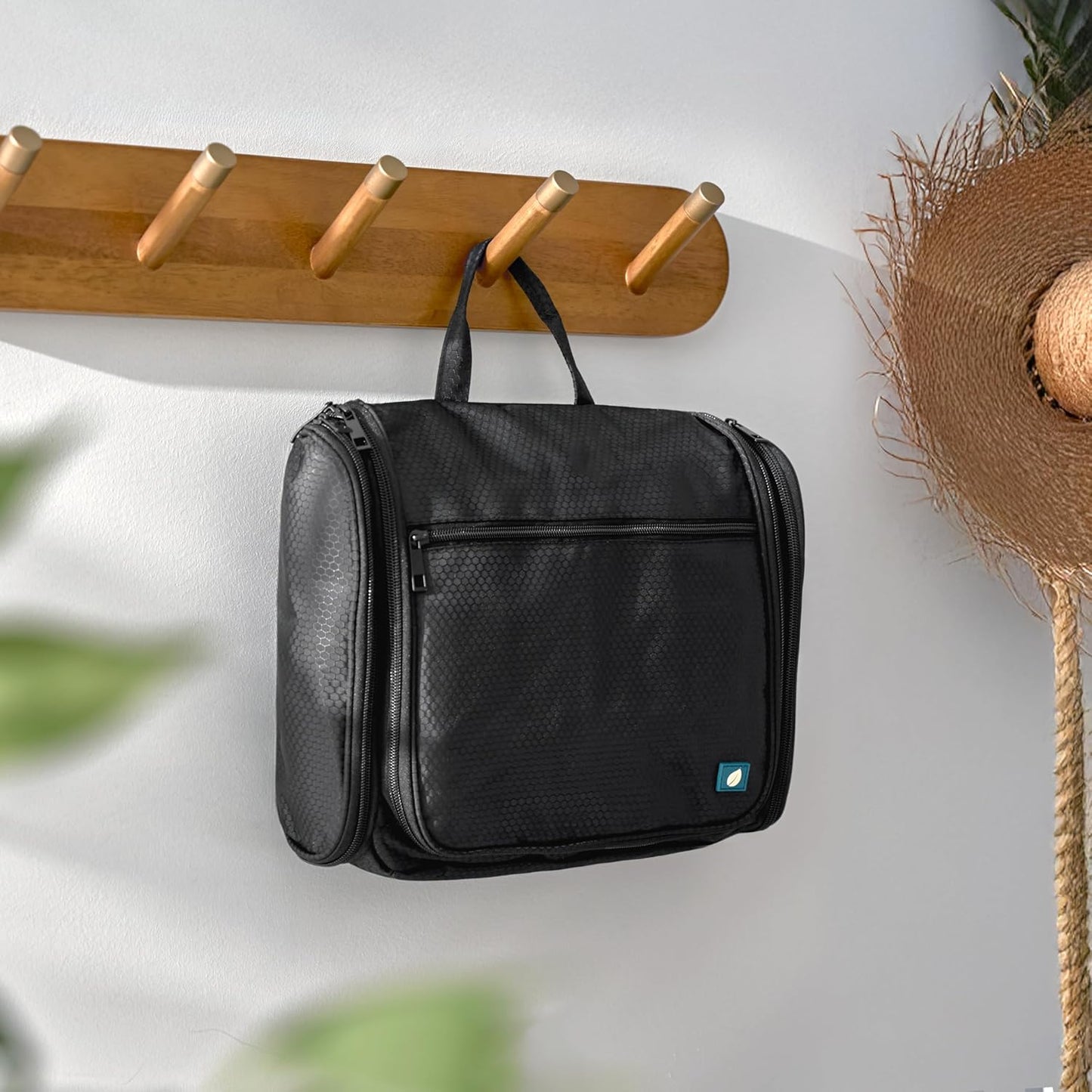 PAVILIA Large Hanging Toiletry Bag Travel Bag Women Men, Cosmetic Organizer, Water Resistant Makeup Bag Accessories Toiletries, Travel Essentials Kit, Black