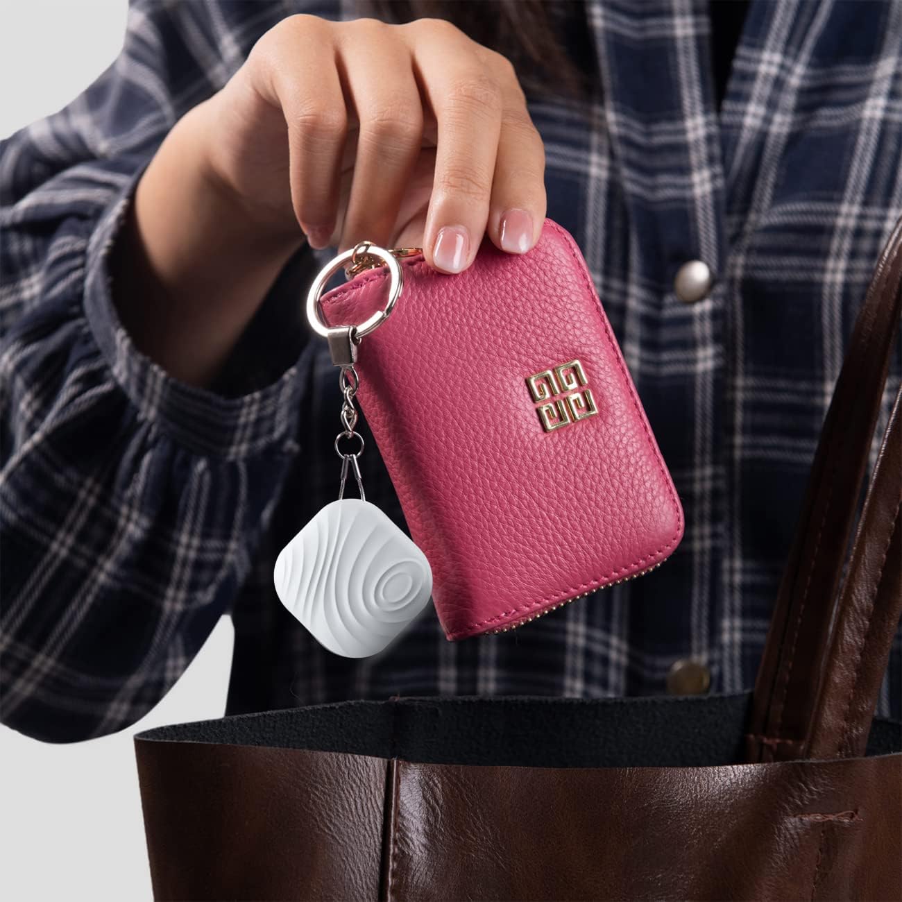 Key Finder, Bluetooth Tracker Item Locator with Key Chain for Keys Pet Wallets or Backpacks and Tablets, Batteries Include (1 White & 1Gray, 2 Pack)