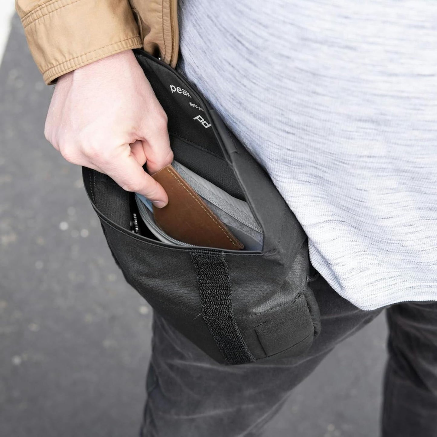 Peak Design Field Pouch V2, Black, 2-in-1 Organizer and Sling Bag, Adjustable Shoulder Strap and Integrated Belt Loops, Weatherproof Nylon Canvas, Organizer Pouch or Carry Bag for Men and Women