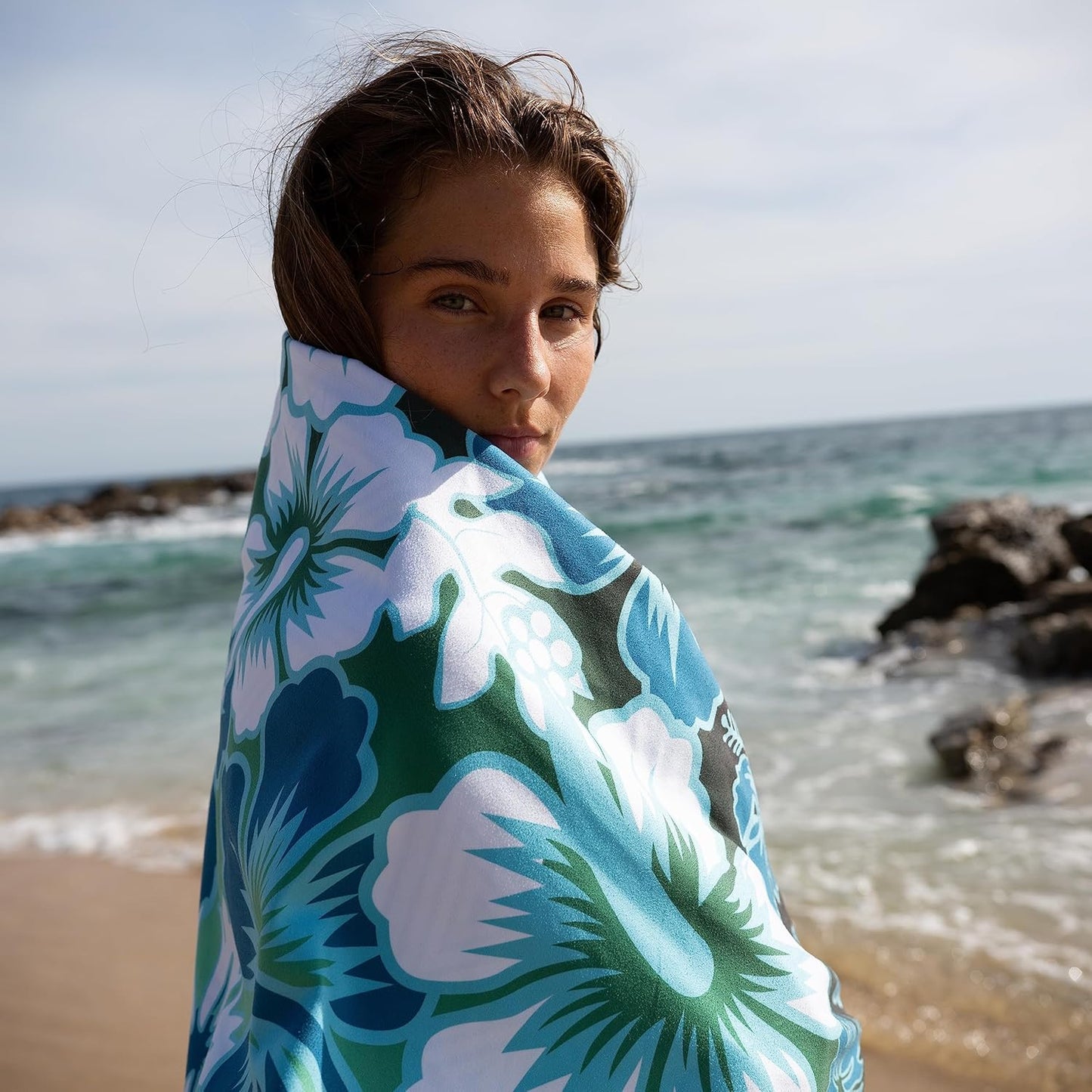 Elite Trend Microfiber Beach Towel for Adults with Bag - Extra Large 78x35 inch Lightweight Sand Free Quick Dry Towel for Travel, Swimming, Yoga, Camping (Hibiscus)